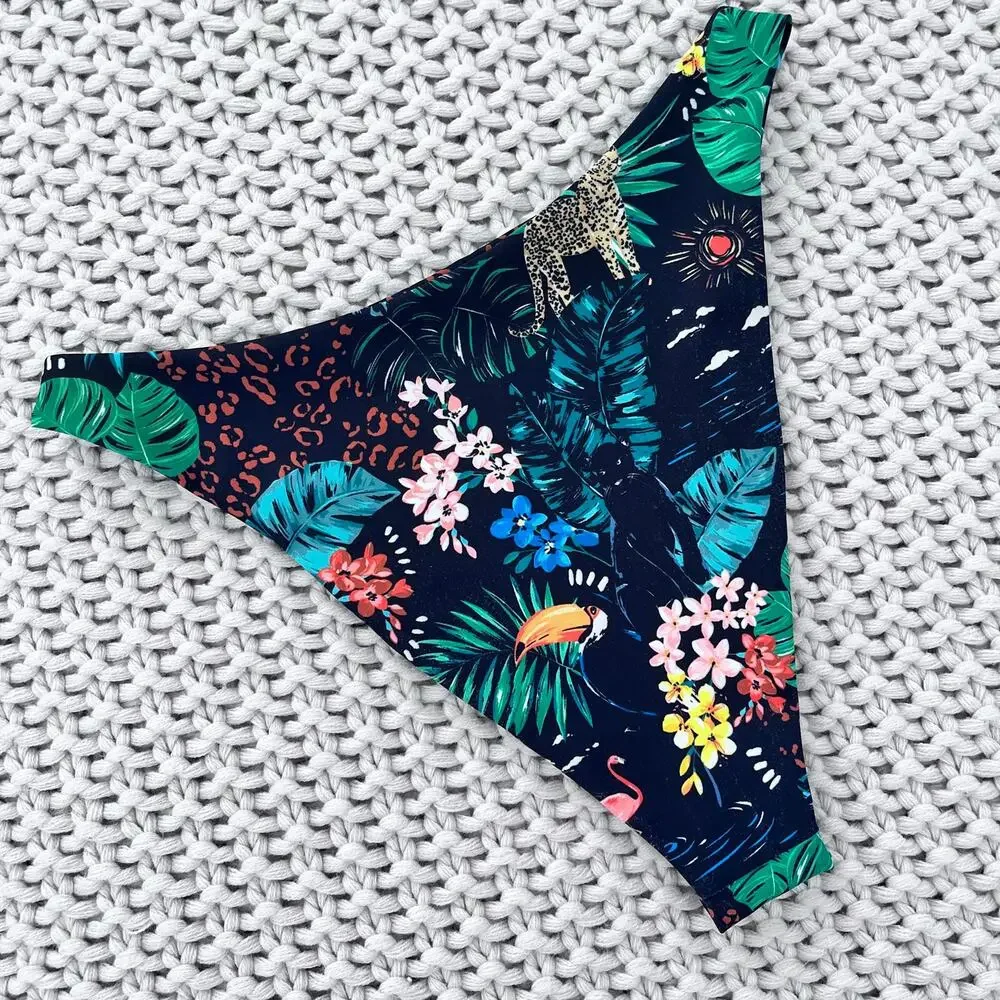 Skatie• ‘Kelly’ Bikini Bottom ‘Paradise’ Hawaiian  Print